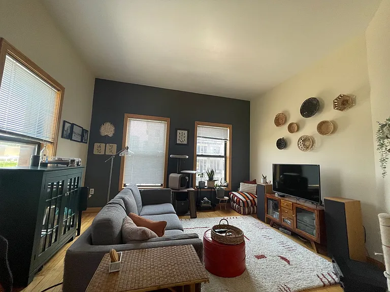 624 E Ogden Ave — Photo 3