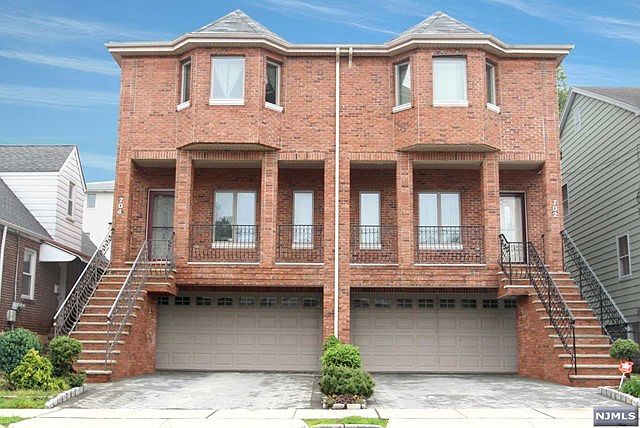 1st image of 704 W End Ave