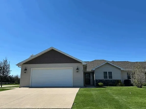 301 Meadow Ln, Charles City, IA 50616