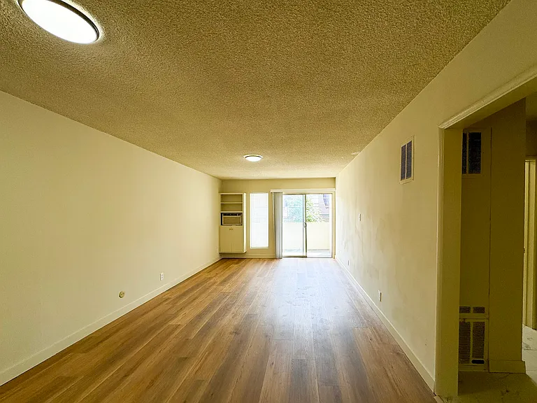 4375 York Blvd #111 — Photo 25