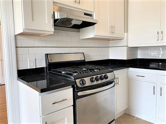 5th image of 1701 Beach St APT 303
