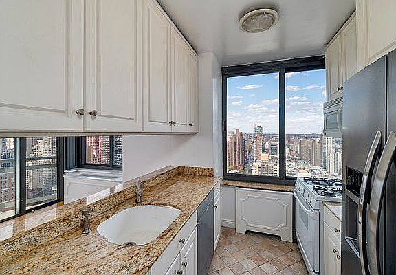 4th image of 300 E 85th St APT 3503