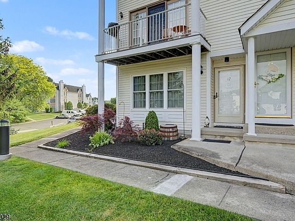 2nd image of 12 Amherst Ct