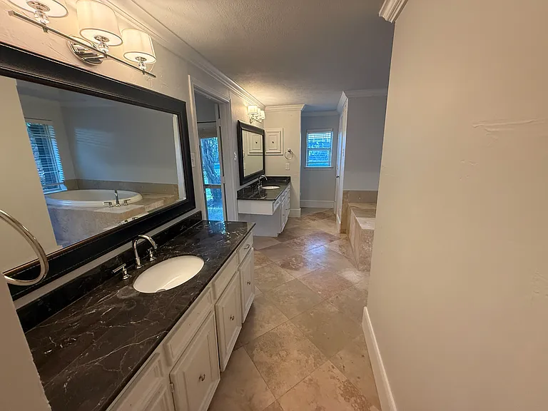 6911 Gateridge Dr — Photo 4