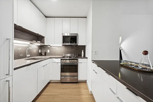 Rented by Greystar | media 16