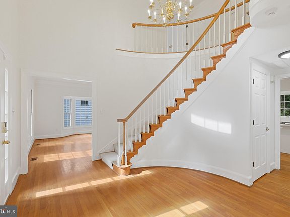 4th image of 5606 Sugarbush Ln
