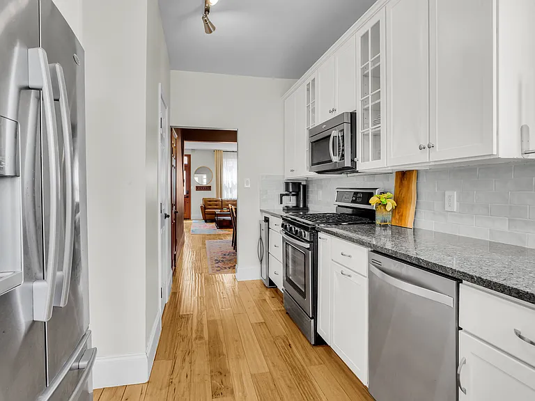 585 Showers St — Photo 5