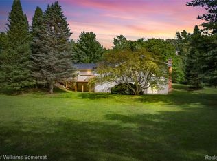 2344 Rochester Rd, Leonard, MI 48367
