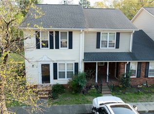 16 Somersett Dr, Spartanburg, SC 29301