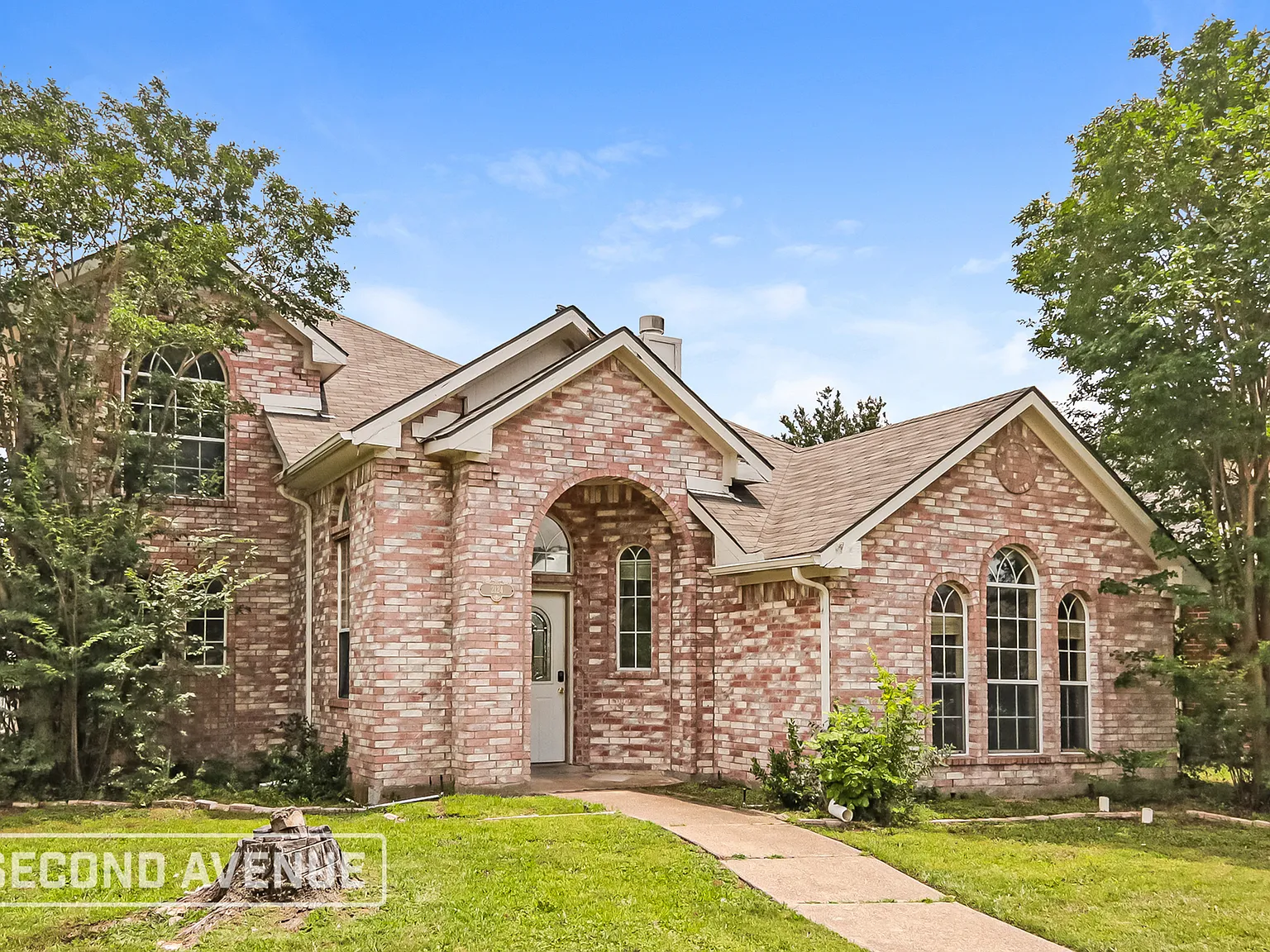 4 bed, 2.5 bath, 1950 sqft, $2,699 — Photo 2