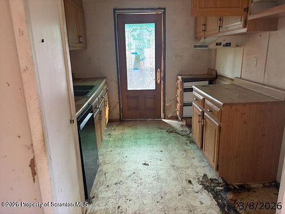 3rd image of 980 Fox Rd