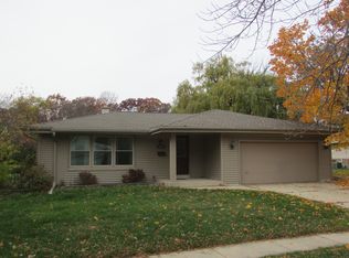 6113 Thorncrest Dr, Greendale, WI 53129