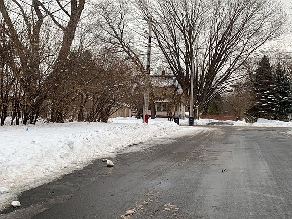 4th image of 2123 Cowern Pl E