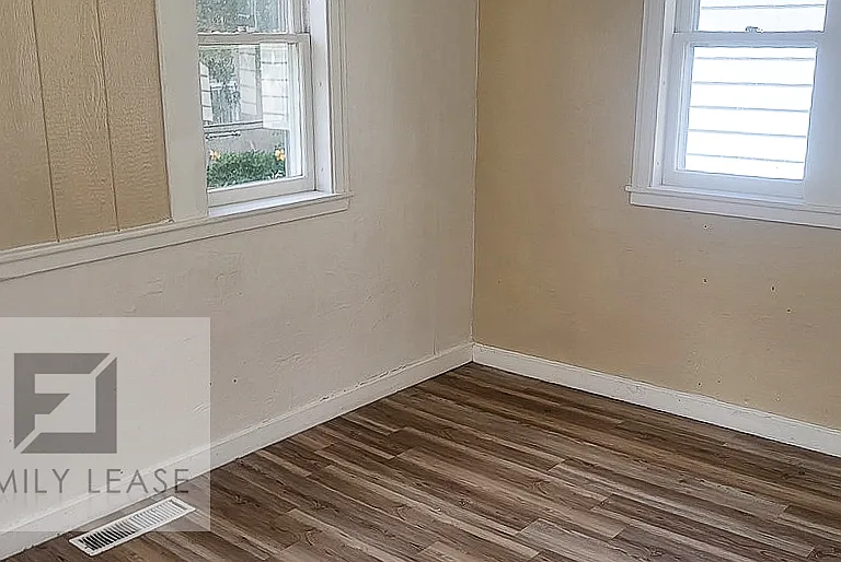 542 7th Ave S — Photo 15