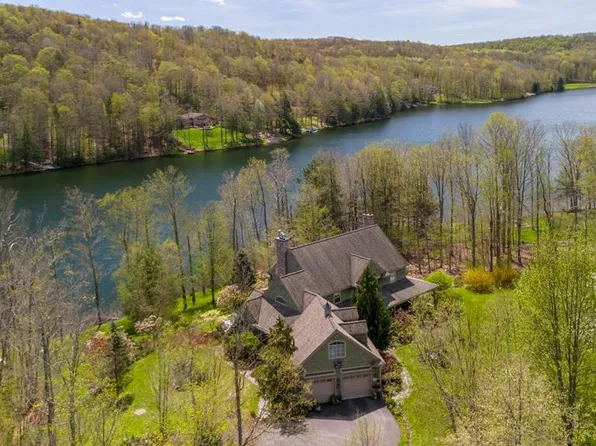 530 Lakeside Dr, Sayre, PA 18840