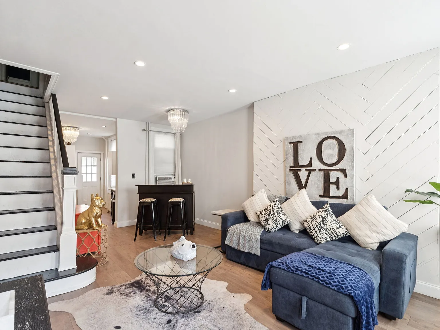 3 bed, 876 sqft, $2,050 — Photo 3