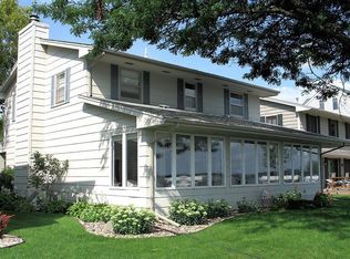 2107 Lakeshore Dr, Okoboji, IA 51351