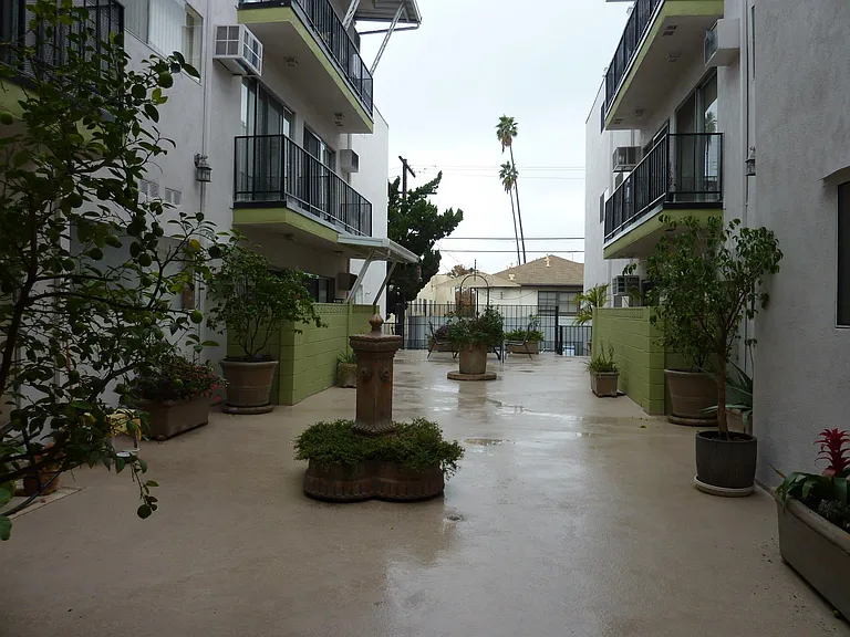 2055 Rodney Dr — Photo 8