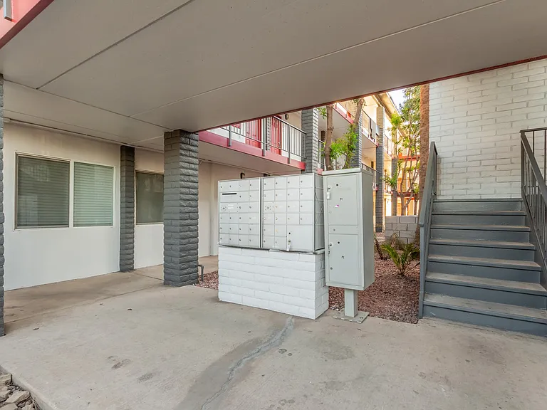 1835 E Don Carlos Ave — Photo 20