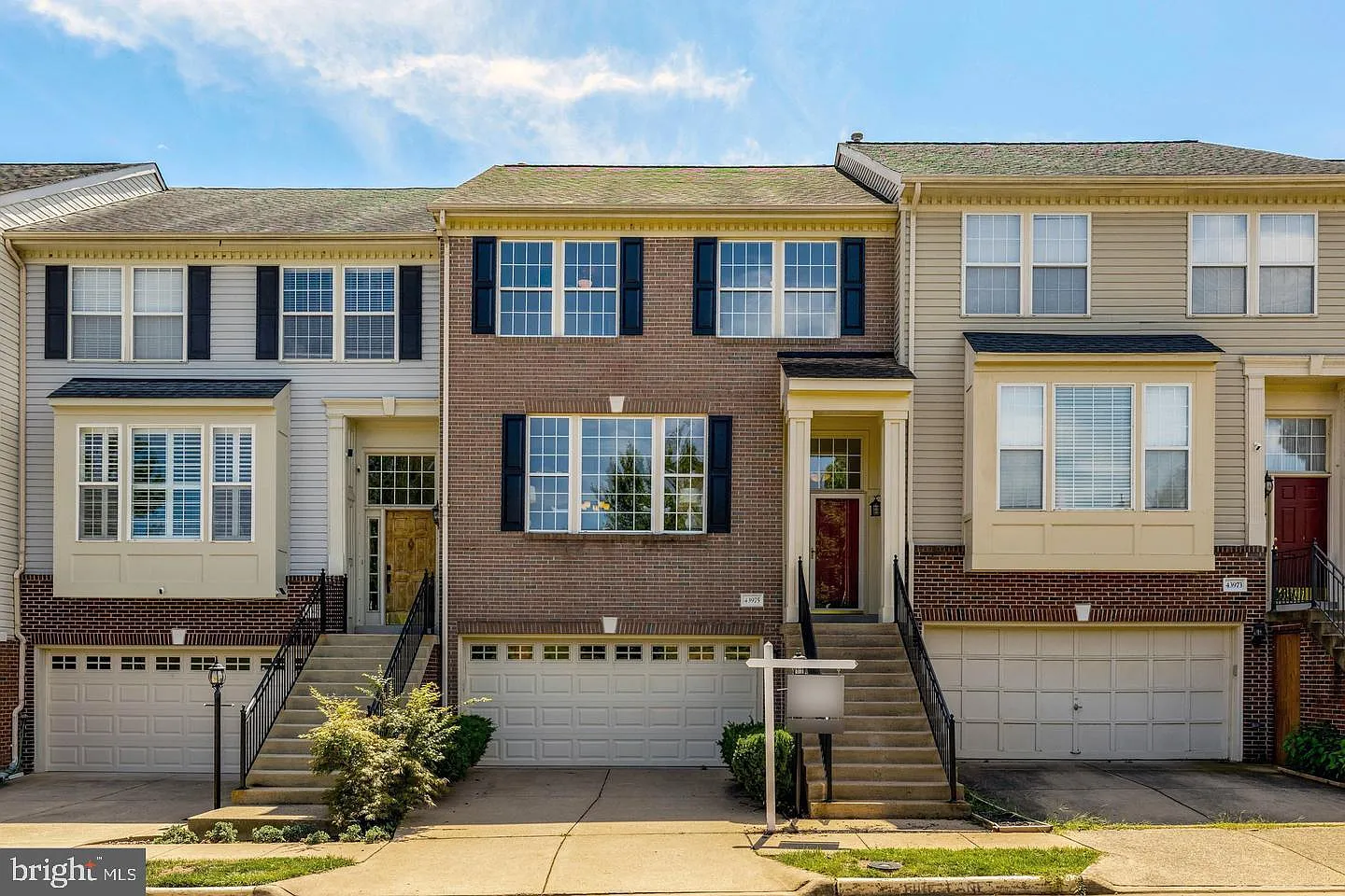 4 bed, 3.5 bath, 2376 sqft, $3,500 — Photo 1