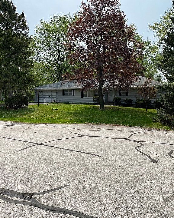 Front of home facing 81st St