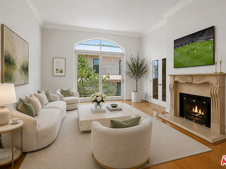 430 N Oakhurst Dr #Penthouse 406 — Photo 1