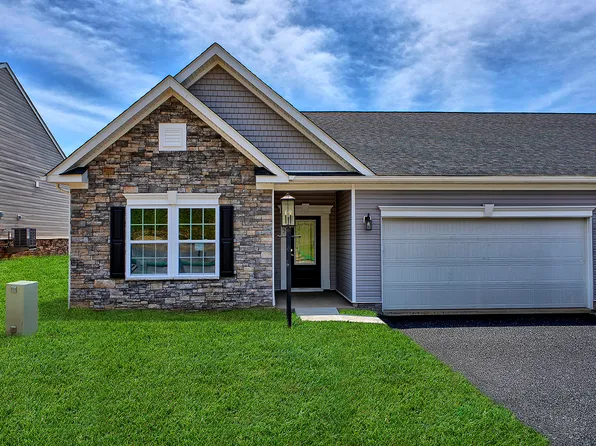 287 Olivia Dr, New Kensington, PA 15068