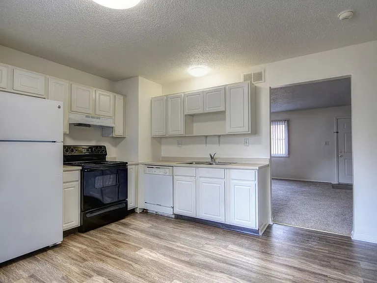 1801 W John St — Photo 15