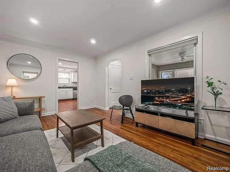 3350 Prairie Ave — Photo 11
