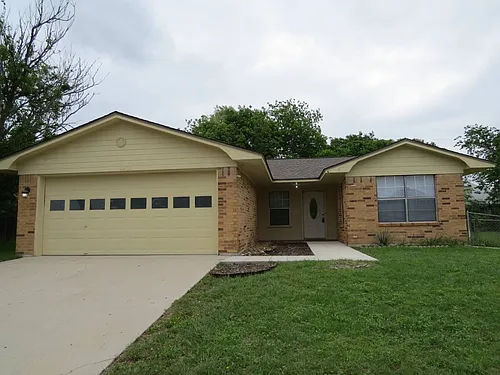 2402 Lazy Ridge Dr Photo 1