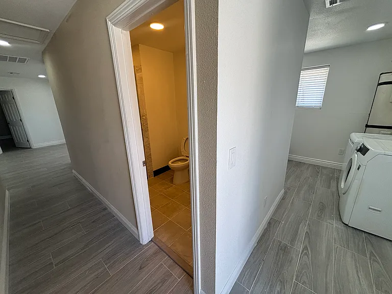 2047 Westwind Rd #1/2 — Photo 10