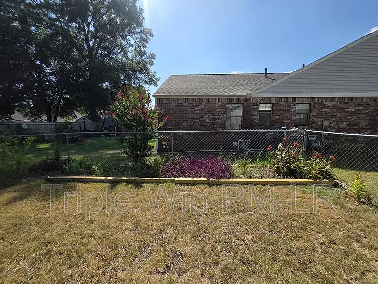113 Northfield Dr — Photo 12