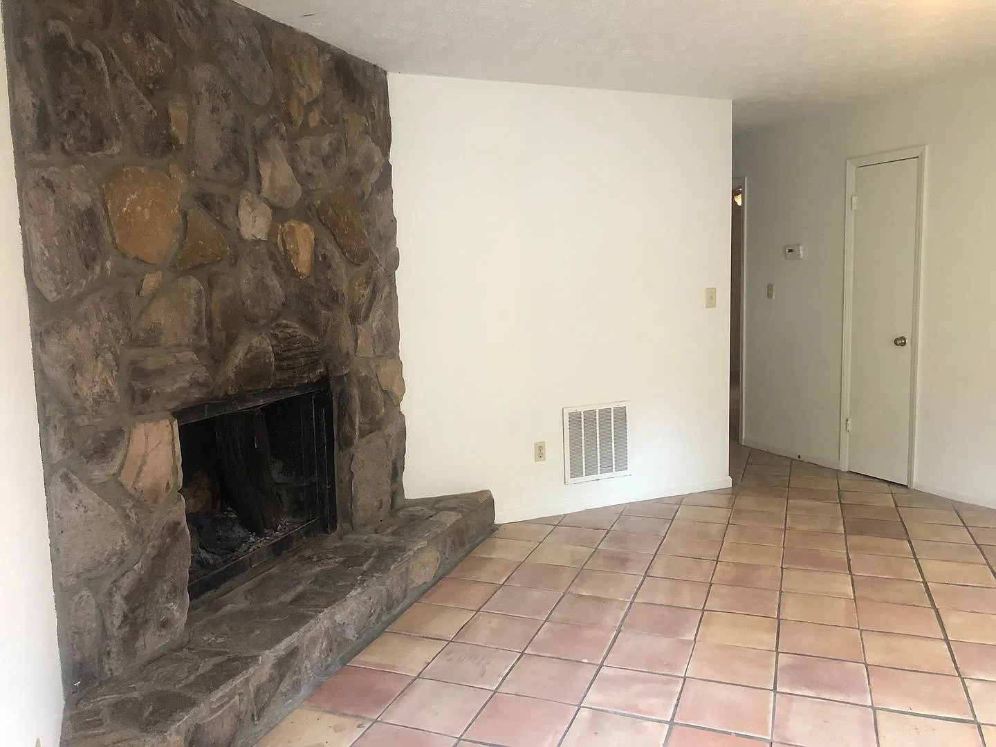 2 Bedroom Duplex in Boulevard! — Photo 3