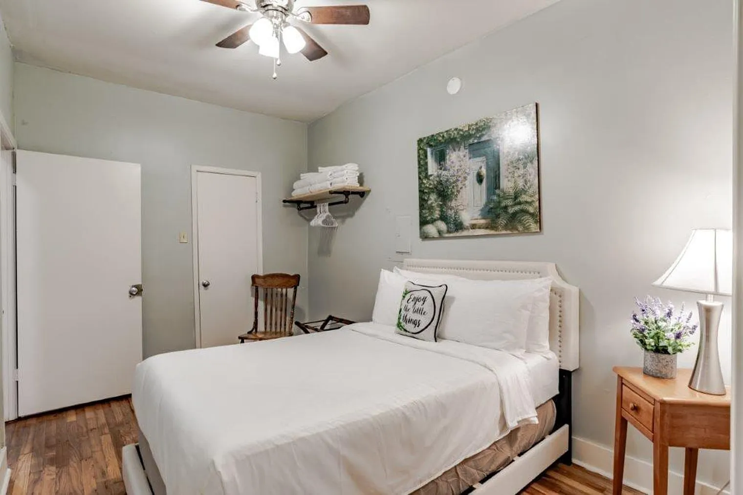 3 bed, 1.0 bath, 1689 sqft, $3,007 — Photo 2