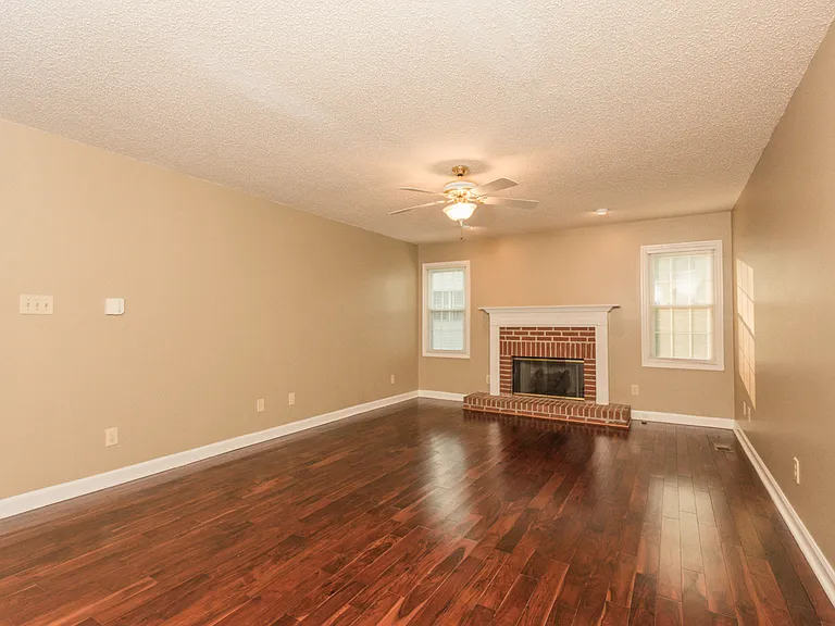1400 Autumn Ridge Dr — Photo 10