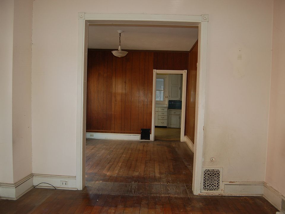 2nd image of 209 N Adams St