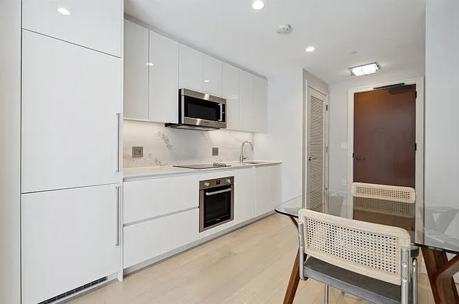 135 Seaport Blvd #1610 — Photo 4