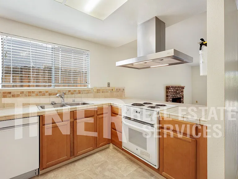 3000 Nikol St — Photo 3