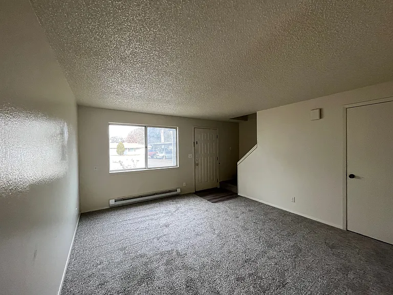 203 E Bird Ave #B — Photo 3