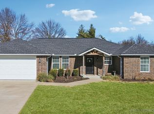 811 E 7th St, Grove, OK 74344