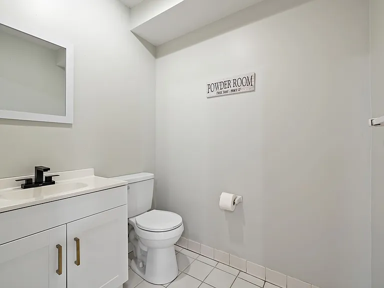 Basement 1/2 bath