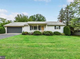 325 Clover Ln, Hanover, PA 17331