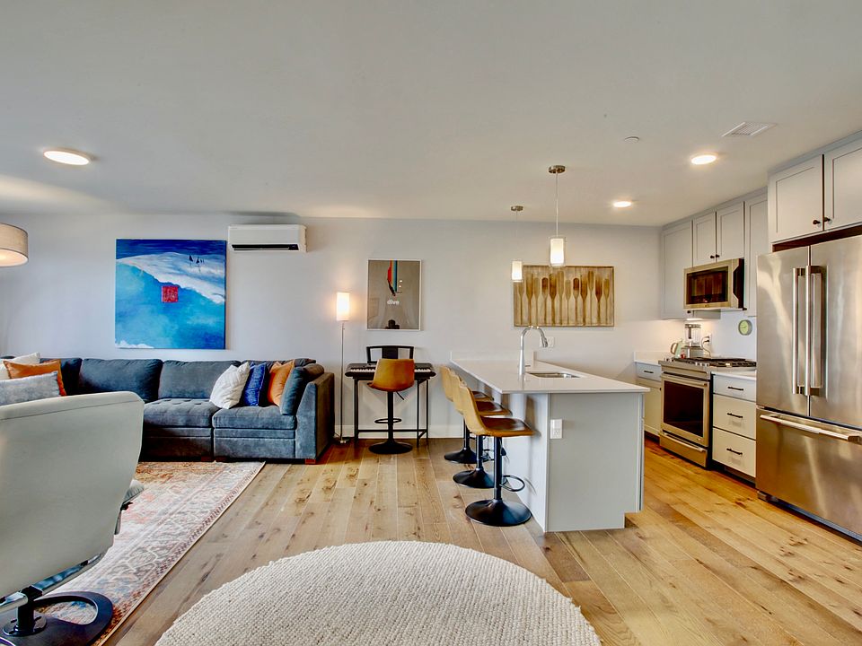 Open concept living room / kitchen