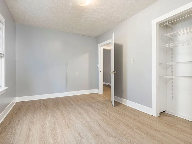4060 La Salle Ave — Photo 8