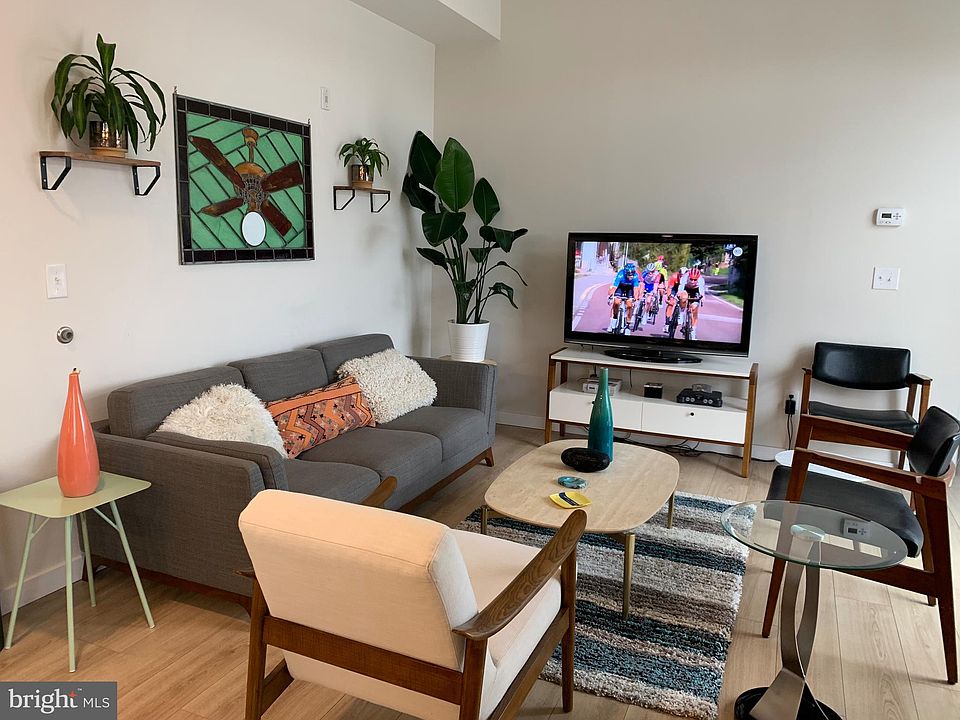 1st image of 18 W Girard Ave APT 205