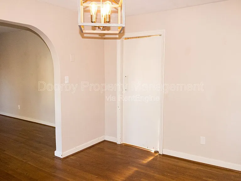 1711 Ashton St — Photo 7