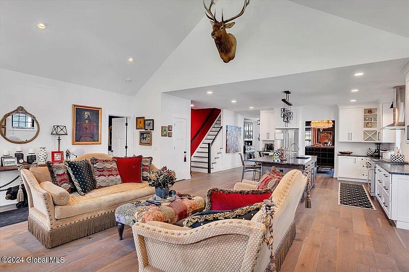 3rd image of 71 Waterview Drive