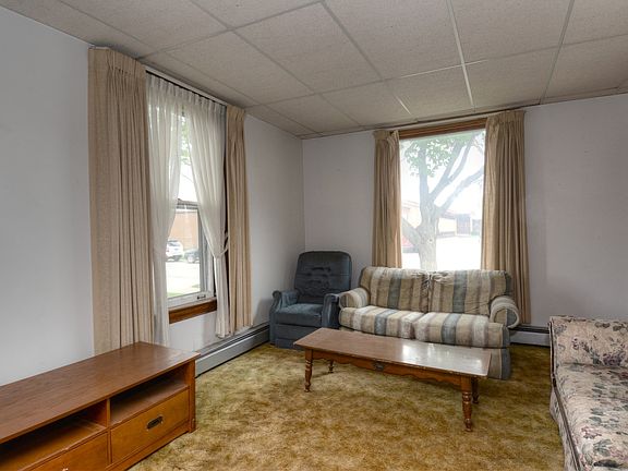 3rd image of 4133 Wagner Ave