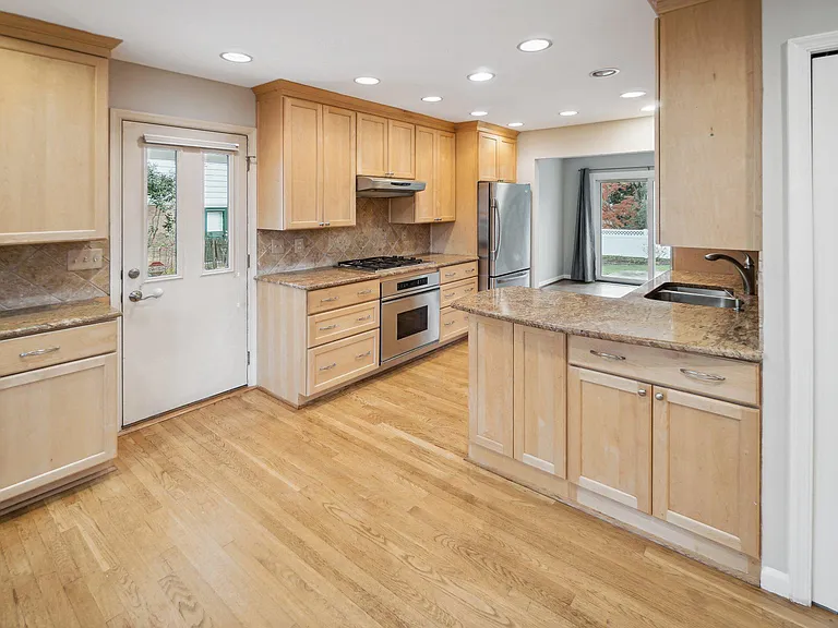 1710 Palm Springs Dr — Photo 4