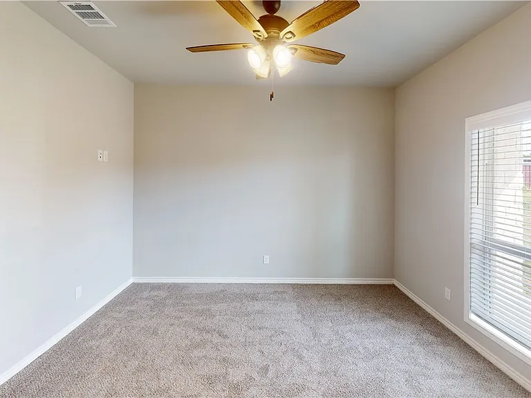 4015 Golden Eagle Dr #B — Photo 9